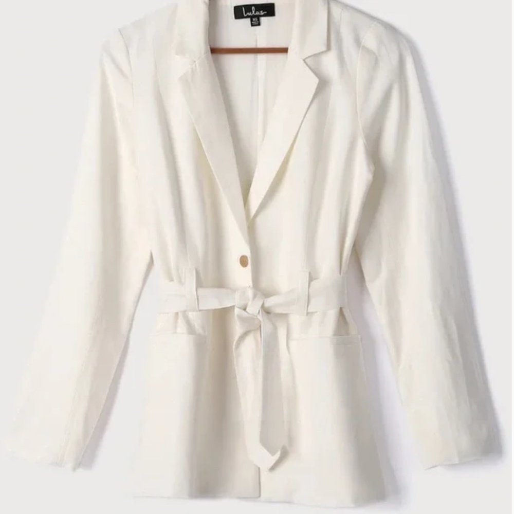 Lulus Delightfully Breezy Belted Blazer In Cream